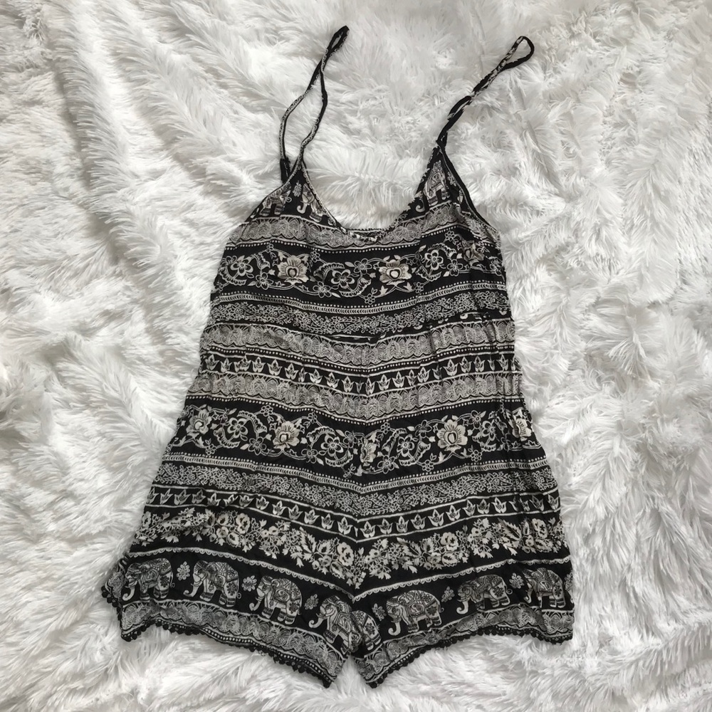 Vintage Pattern Romper With Pockets - image 1